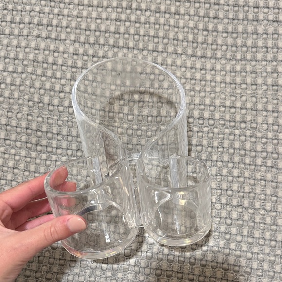 Clear acrylic organizer. - Picture 1 of 3